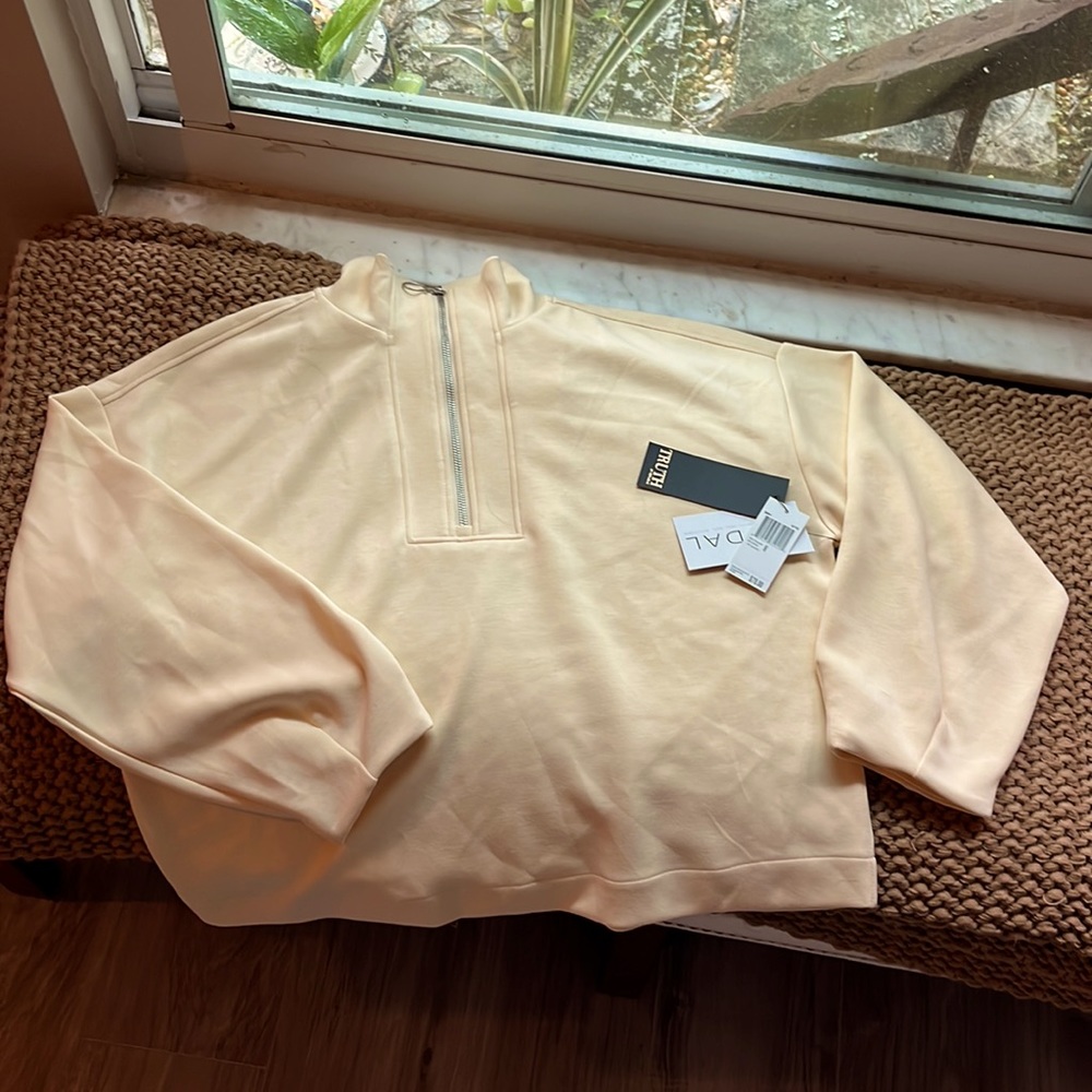 TRUTH -By Republic- NWT - Medium ~ light yellow
